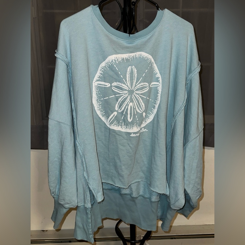 (NWOT) FP Movement Free People Sand Dollar Graphic